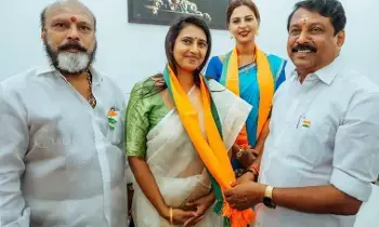 Actress Kasturi: బీజేపీలో చేరిన ప్రముఖ సినీ నటి కస్తూరి Actress Kasturi: బీజేపీలో చేరిన ప్రముఖ సినీ నటి కస్తూరి