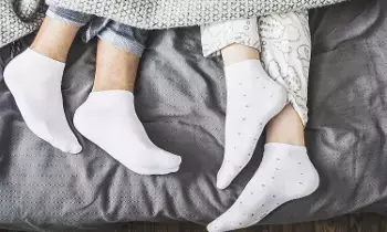 Sleep with Socks On: సాక్సులు వేసుకుని పడుకుంటే ఏమవుతుందో తెలుసా? Sleep with Socks On: సాక్సులు వేసుకుని పడుకుంటే ఏమవుతుందో తెలుసా?