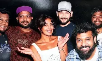 Mahesh and Priyankas Leaked Photo: మహేశ్, ప్రియాంక ఫొటో లీక్.. సోషల్ మీడియాలో వైరల్ Mahesh and Priyankas Leaked Photo: మహేశ్, ప్రియాంక ఫొటో లీక్.. సోషల్ మీడియాలో వైరల్