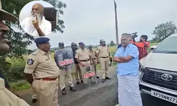 తాడిపత్రికి వెళ్లకుండా పెద్దారెడ్డిని అడ్డుకున్న పోలీసులు తాడిపత్రికి వెళ్లకుండా పెద్దారెడ్డిని అడ్డుకున్న పోలీసులు