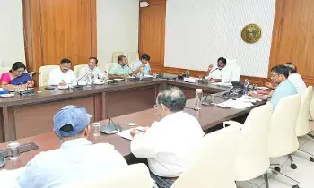 విద్యుత్ స్తంభాలపై కేబుల్ వైర్లను తక్షణం తొలగించండి విద్యుత్ స్తంభాలపై కేబుల్ వైర్లను తక్షణం తొలగించండి