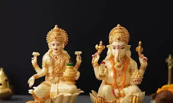 Lord Ganesha: గణపతిని లక్ష్మీ దేవితో కలిపి ఎందుకు పూజించాలి? Lord Ganesha: గణపతిని లక్ష్మీ దేవితో కలిపి ఎందుకు పూజించాలి?