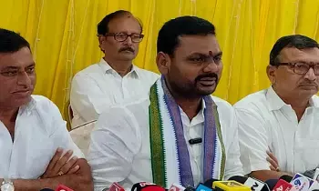 YSRCP TILAK : వ్యవసాయ శాఖలో జరుగుతున్న అవినీతిపై దర్యాప్తు చేపట్టాలి YSRCP TILAK : వ్యవసాయ శాఖలో జరుగుతున్న అవినీతిపై దర్యాప్తు చేపట్టాలి