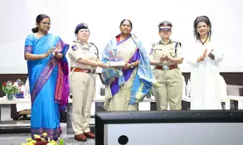 Minister Seetakka : మహిళల శ్రేయస్సు కోసం రాష్ట్ర ప్రభుత్వం కృషి చేస్తుంది Minister Seetakka : మహిళల శ్రేయస్సు కోసం రాష్ట్ర ప్రభుత్వం కృషి చేస్తుంది