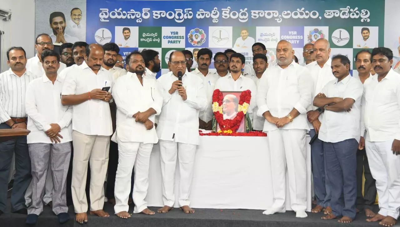 Tanguturi : ప్రకాశం పంతులు స్ఫూర్తితో విశాఖ స్టీల్ ప్లాంట్ని కాపాడుకుంటాం Tanguturi : ప్రకాశం పంతులు స్ఫూర్తితో విశాఖ స్టీల్ ప్లాంట్ని కాపాడుకుంటాం