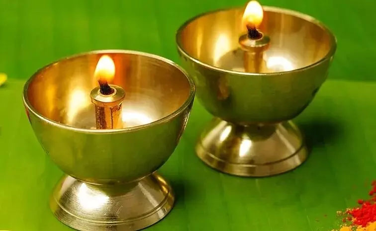 Brass Lamps or Wick Lamps: ఇంట్లో కంచు దీపం లేదా ఇత్తడి దీపం వాడాలా? Brass Lamps or Wick Lamps: ఇంట్లో కంచు దీపం లేదా ఇత్తడి దీపం వాడాలా?
