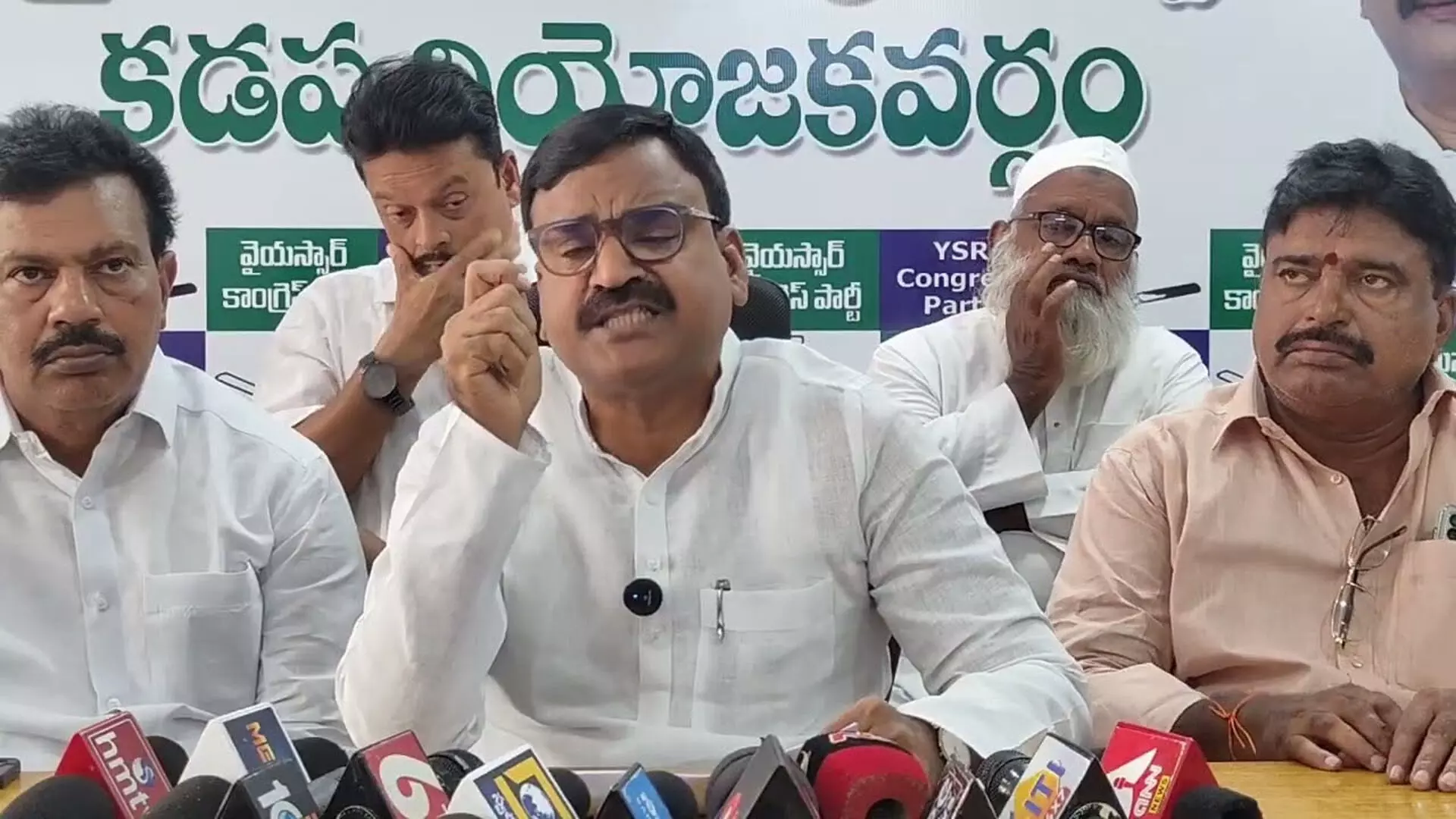 Ex Dy Cm Amzad Basha : సామాజిక పింఛన్లకు చంద్రబాబు కొత్త భాష్యం Ex Dy Cm Amzad Basha : సామాజిక పింఛన్లకు చంద్రబాబు కొత్త భాష్యం