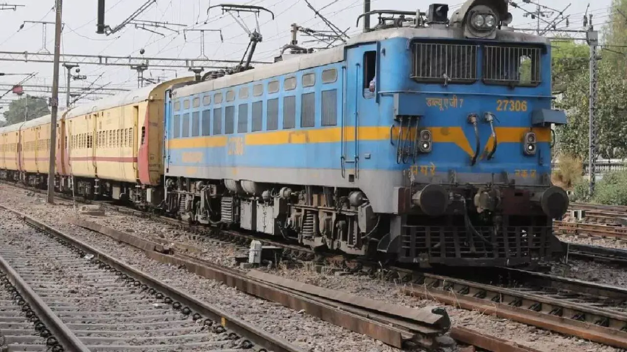 Indian Railways : రైల్వే చరిత్రలోనే ఫస్ట్ టైం.. వినాయక చవితికి 380స్పెషల్ ట్రైన్స్ Indian Railways : రైల్వే చరిత్రలోనే ఫస్ట్ టైం.. వినాయక చవితికి 380స్పెషల్ ట్రైన్స్