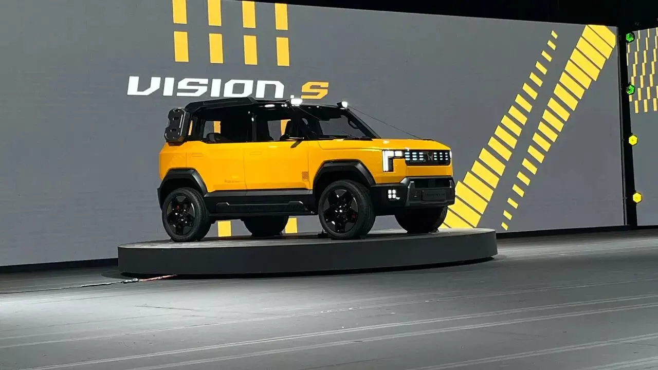 Mahindra : క్రెటా, నెక్సాన్ల గుండెల్లో గుబులు పుట్టించనున్న మహీంద్రా.. కొత్తగా రెండు కాంపాక్ట్ ఎస్యూవీలు Mahindra : క్రెటా, నెక్సాన్ల గుండెల్లో గుబులు పుట్టించనున్న మహీంద్రా.. కొత్తగా రెండు కాంపాక్ట్ ఎస్యూవీలు