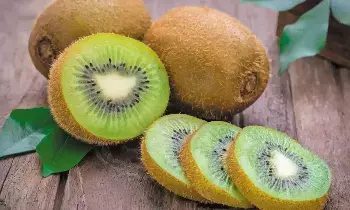 Kiwi Fruit: పోషకాల గని కివి పండు.. క్రమం తప్పకుండా తింటే అద్భుత ఫలితాలు Kiwi Fruit: పోషకాల గని కివి పండు.. క్రమం తప్పకుండా తింటే అద్భుత ఫలితాలు