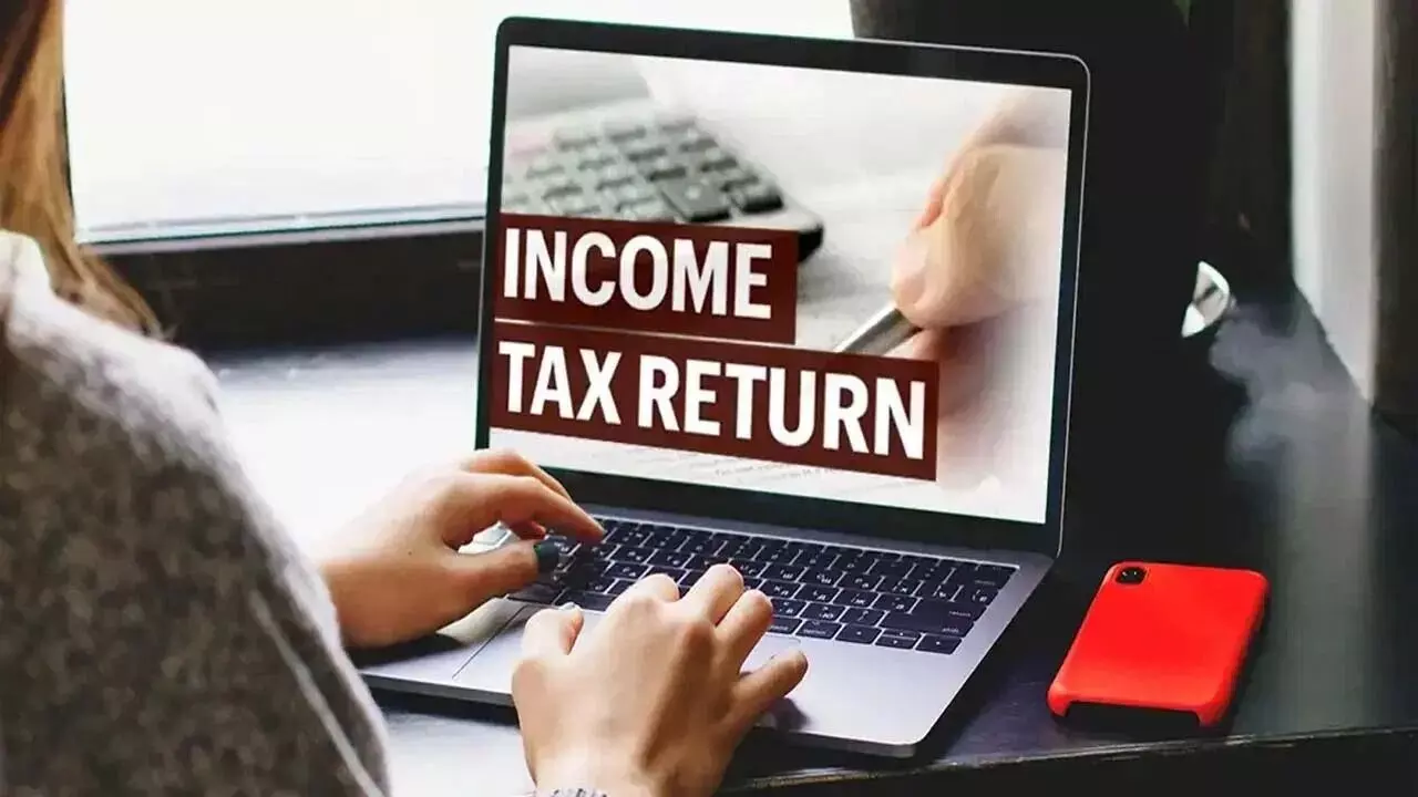 ITR Filing : పెళ్లిలో వచ్చిన క్యాష్ గిఫ్ట్లపైనా పన్ను పడుతుందా? ఐటీఆర్ ఫైల్ చేసే ముందు ఇది తెలుసుకోండి ITR Filing : పెళ్లిలో వచ్చిన క్యాష్ గిఫ్ట్లపైనా పన్ను పడుతుందా? ఐటీఆర్ ఫైల్ చేసే ముందు ఇది తెలుసుకోండి