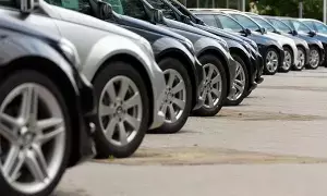 GST Car sale: జీఎస్టీ తగ్గింపు కోసం జనం ఎదురుచూపులు.. పండుగ సీజన్లోనూ కారు బుక్ చేసుకోవట్లేదు! GST Car sale: జీఎస్టీ తగ్గింపు కోసం జనం ఎదురుచూపులు.. పండుగ సీజన్లోనూ కారు బుక్ చేసుకోవట్లేదు!