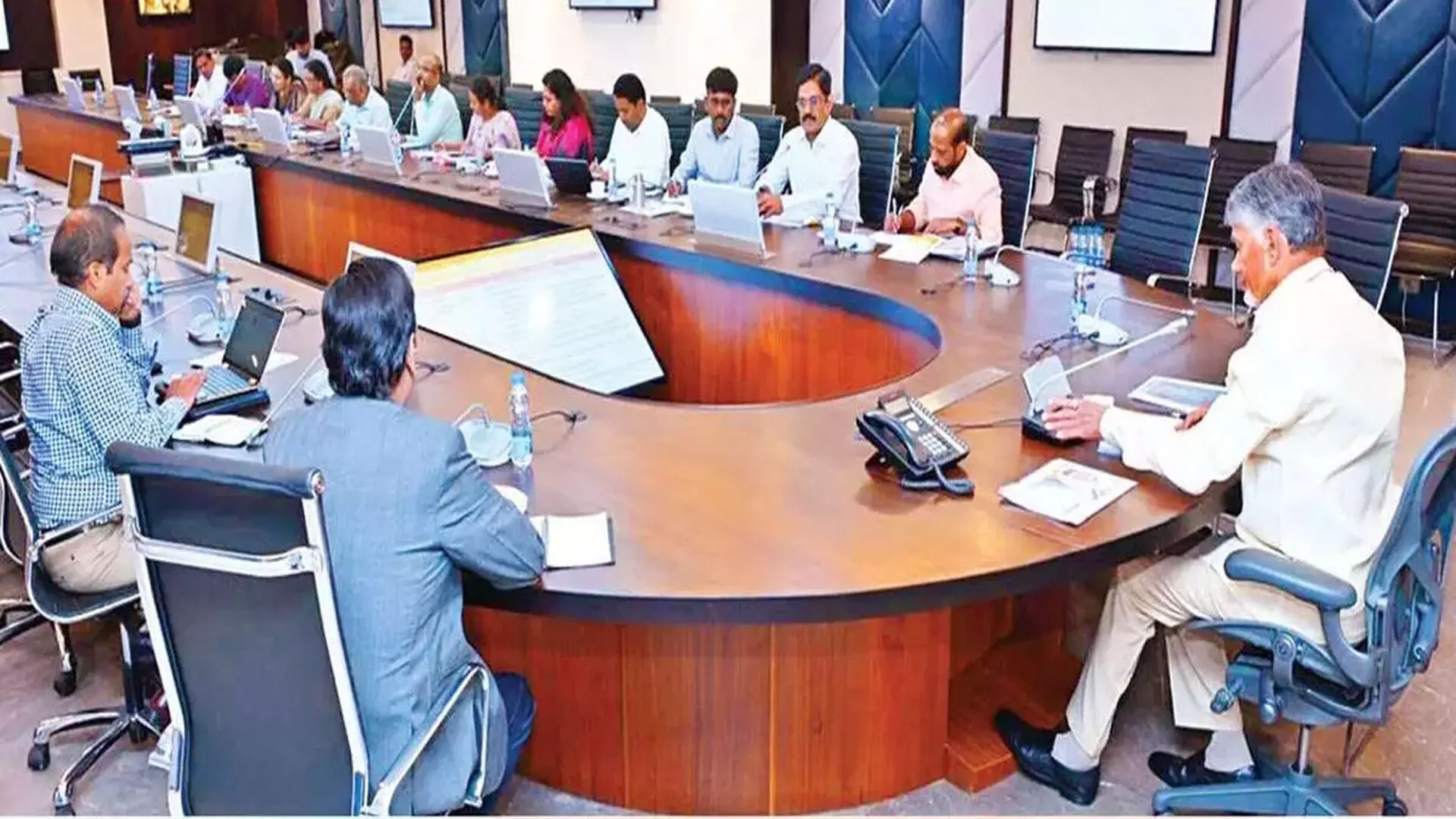 Ap Cm Review On Health : మండలానికో జన ఔషధి స్టోర్... బీసీ యువతకు ఉపాధి