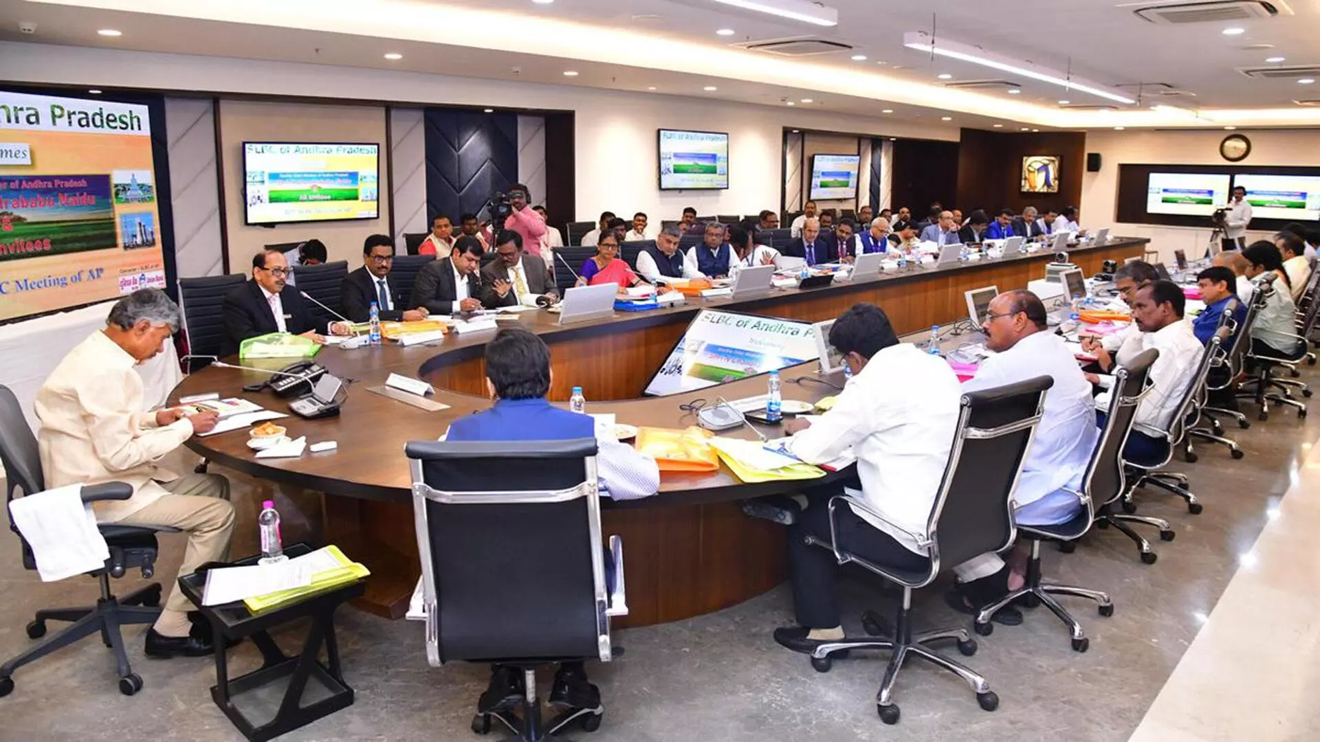 Ap Cm CBN : రైతులు, ప్రజల ఆకాంక్షల మేరకు ఎస్‌ఎల్‌బీసీ నిర్ణయాలు ఉండాలి