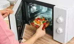 Microwave Ovens: మైక్రోవేవ్ వాడేటప్పుడు ఈ తప్పులు అస్సలు చేయకండి Microwave Ovens: మైక్రోవేవ్ వాడేటప్పుడు ఈ తప్పులు అస్సలు చేయకండి