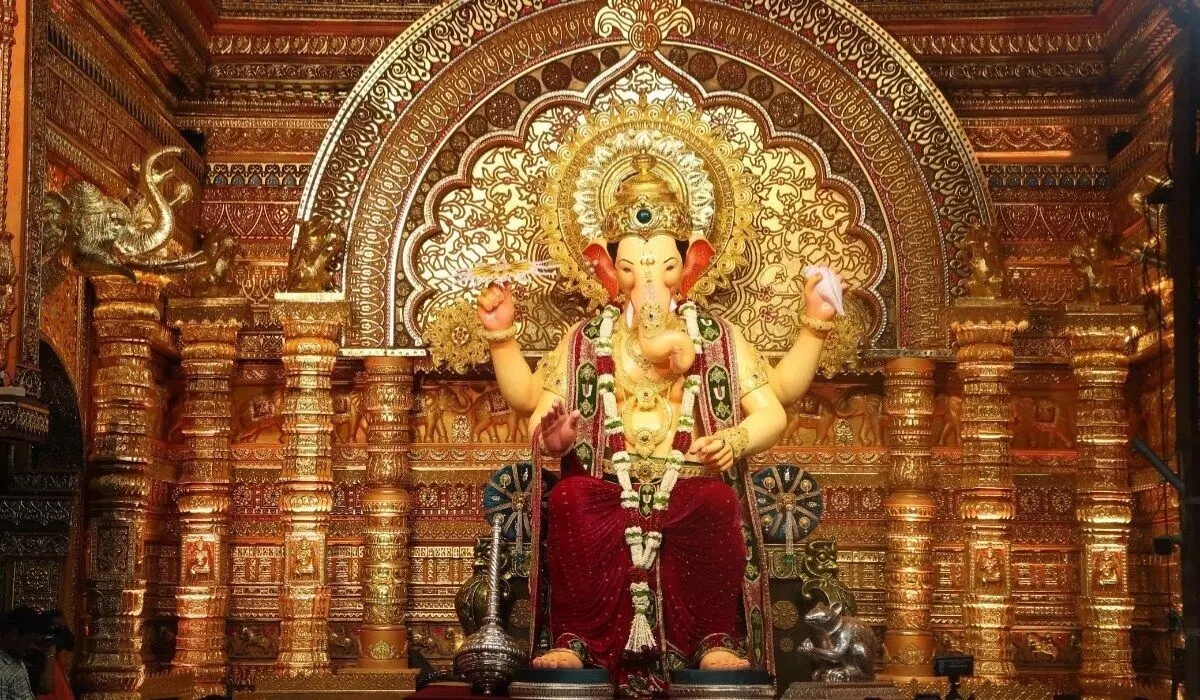 Lalbaugcha Ganpati: లాల్బాగ్చా గణపతి స్పెషల్ ఏంటంటే.? Lalbaugcha Ganpati: లాల్బాగ్చా గణపతి స్పెషల్ ఏంటంటే.?