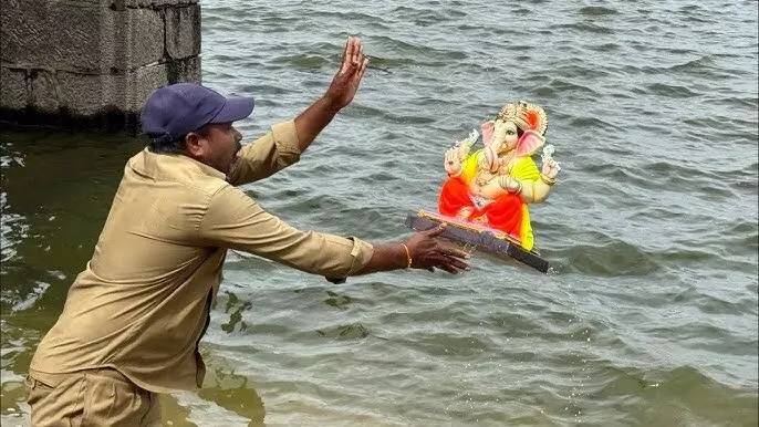 Ganesh Immersion: గణేషుడి నిమజ్జనంలో ఎలాంటి తప్పుల చేయకూడదు? Ganesh Immersion: గణేషుడి నిమజ్జనంలో ఎలాంటి తప్పుల చేయకూడదు?