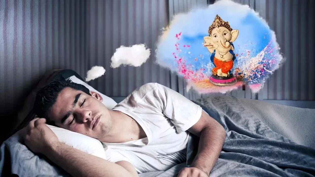 Lord Ganesha: కలలో గణపతి వస్తే అర్థం ఏంటీ..? కలల శాస్త్రం ఏమి చెబుతుంది? Lord Ganesha: కలలో గణపతి వస్తే అర్థం ఏంటీ..? కలల శాస్త్రం ఏమి చెబుతుంది?