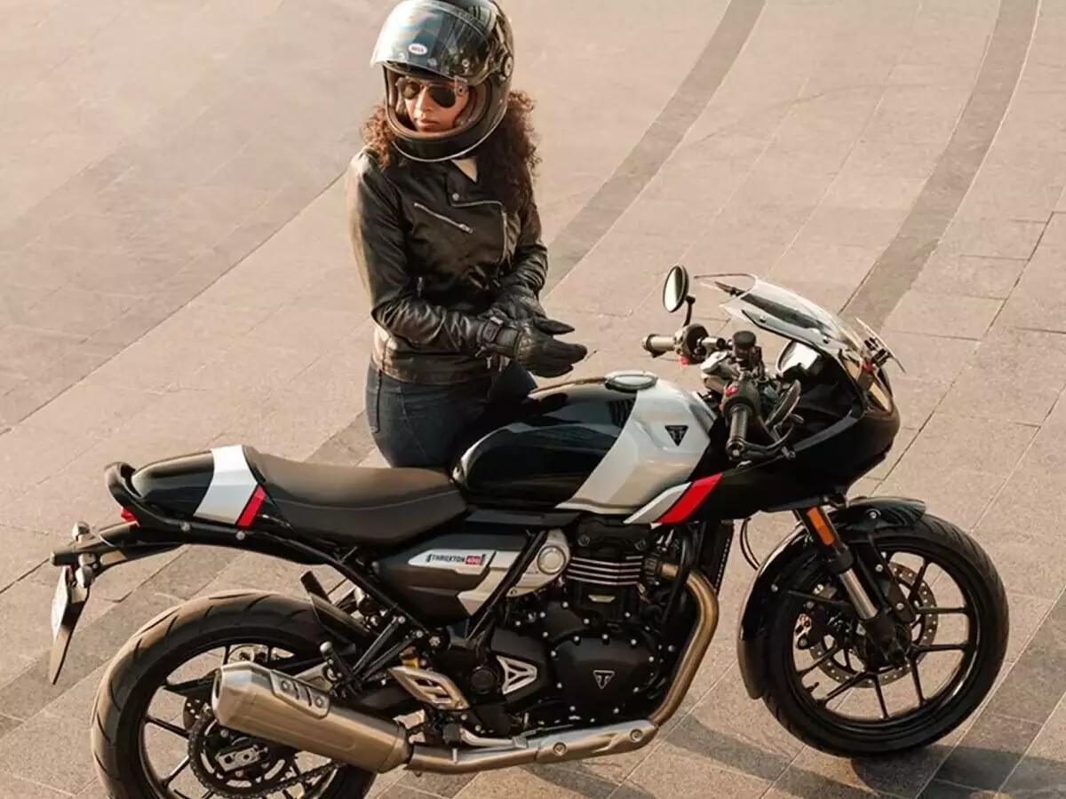 Bajaj Triumph Thruxton : పిచ్చెక్కించే ఫీచర్లు.. తక్కువ ధరకే లగ్జరీ ఫీచర్లతో బజాజ్ ట్రయంఫ్ థ్రక్స్టన్ 400R Bajaj Triumph Thruxton : పిచ్చెక్కించే ఫీచర్లు.. తక్కువ ధరకే లగ్జరీ ఫీచర్లతో బజాజ్ ట్రయంఫ్ థ్రక్స్టన్ 400R