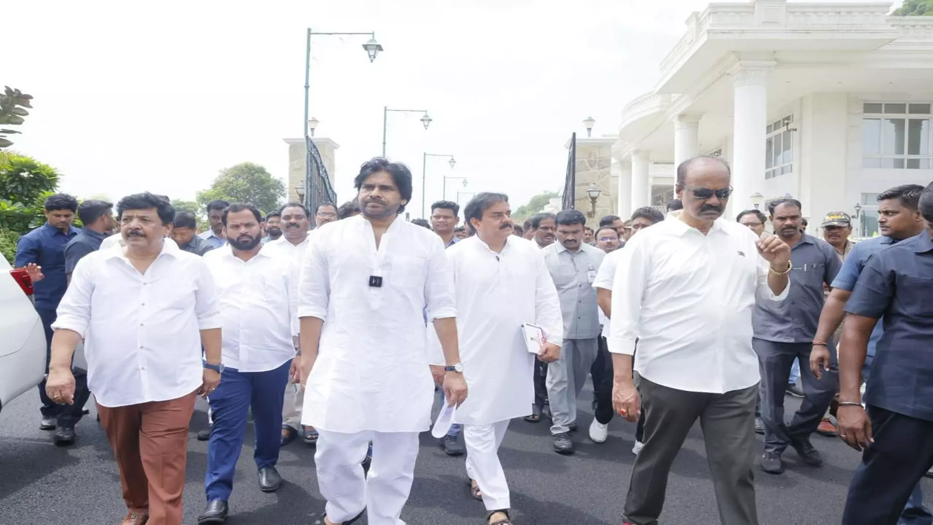 Rishikonda Beach Buildings : రిషికొండలో జరగాల్సిన డ్యామేజ్ జరిగిపోయింది Rishikonda Beach Buildings : రిషికొండలో జరగాల్సిన డ్యామేజ్ జరిగిపోయింది