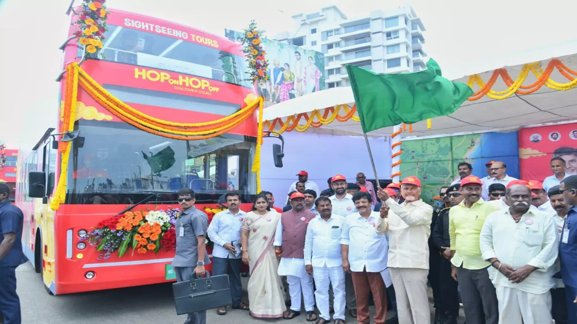 Hope on Hope off Buses : పర్యాటకులు పర్యావరణ హితంగా వ్యవహరించాలి