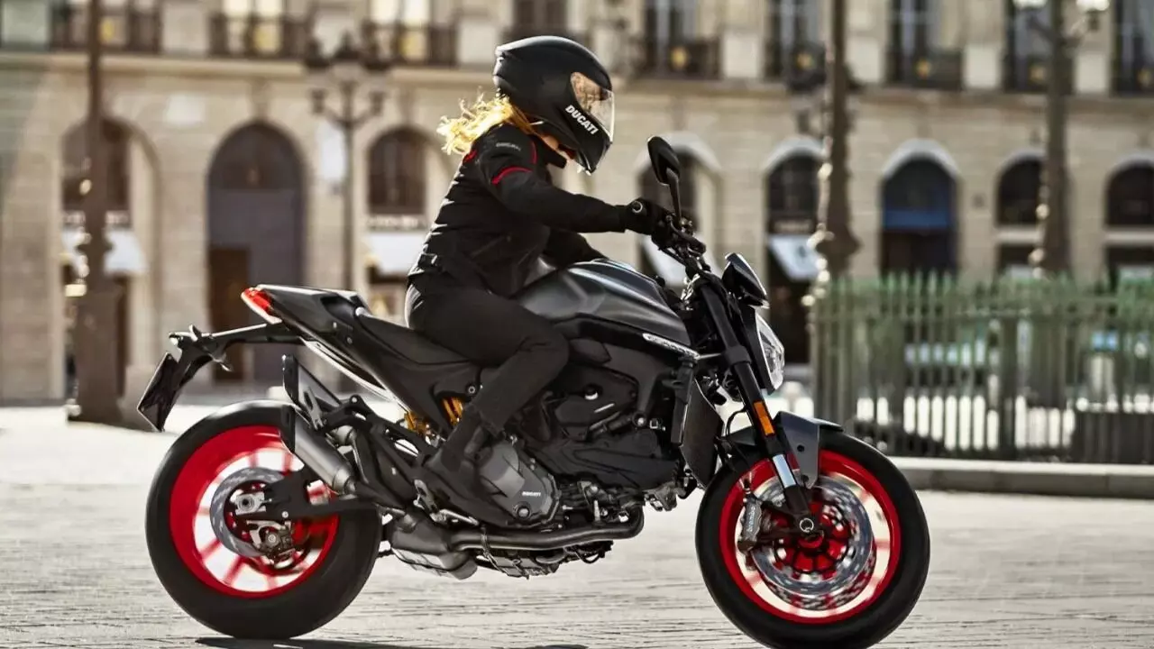Ducati Monster Offer : డుకాటి మాన్స్టర్పై బంపర్ ఆఫర్.. ఫ్రీ వారంటీ, రోడ్సైడ్ అసిస్టెన్స్ Ducati Monster Offer : డుకాటి మాన్స్టర్పై బంపర్ ఆఫర్.. ఫ్రీ వారంటీ, రోడ్సైడ్ అసిస్టెన్స్