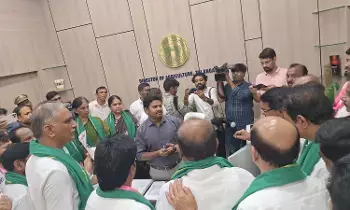 BRS MLA Harish Rao : యూరియా అడిగినందుకు రైతు చెంపపై కొడతారా-హరీష్ రావు BRS MLA Harish Rao : యూరియా అడిగినందుకు రైతు చెంపపై కొడతారా-హరీష్ రావు