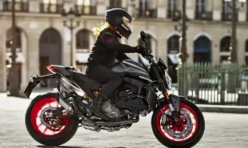 Ducati Monster Offer : డుకాటి మాన్స్టర్పై బంపర్ ఆఫర్.. ఫ్రీ వారంటీ, రోడ్సైడ్ అసిస్టెన్స్ Ducati Monster Offer : డుకాటి మాన్స్టర్పై బంపర్ ఆఫర్.. ఫ్రీ వారంటీ, రోడ్సైడ్ అసిస్టెన్స్