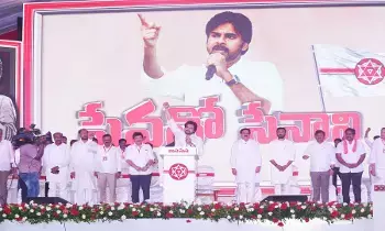 Pavan Kalyan : ప్రజాస్వామ్యంలో హింస పనిచేయదు... జెండా కర్రే ఆయుధం Pavan Kalyan : ప్రజాస్వామ్యంలో హింస పనిచేయదు... జెండా కర్రే ఆయుధం