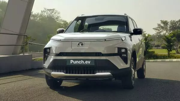 Tata Motors : రికార్డు క్రియేట్ చేసిన టాటా మోటార్స్.. ఆగస్టులో ఏకంగా 73,178 కార్ల విక్రయం Tata Motors : రికార్డు క్రియేట్ చేసిన టాటా మోటార్స్.. ఆగస్టులో ఏకంగా 73,178 కార్ల విక్రయం