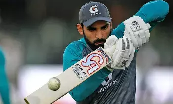 Pakistani cricketer Asif Ali: 33 ఏళ్లకే క్రికెట్ కు రిటైర్మెంట్ ఇచ్చిన పాక్ పవర్ హిట్టర్ Pakistani cricketer Asif Ali: 33 ఏళ్లకే క్రికెట్ కు రిటైర్మెంట్ ఇచ్చిన పాక్ పవర్ హిట్టర్