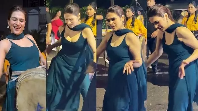 Shraddha Das : గణేశ్ నిమజ్జన వేడుకల్లో.. తీన్మార్ స్టెప్పులేసిన శ్రద్ధాదాస్ Shraddha Das : గణేశ్ నిమజ్జన వేడుకల్లో.. తీన్మార్ స్టెప్పులేసిన శ్రద్ధాదాస్
