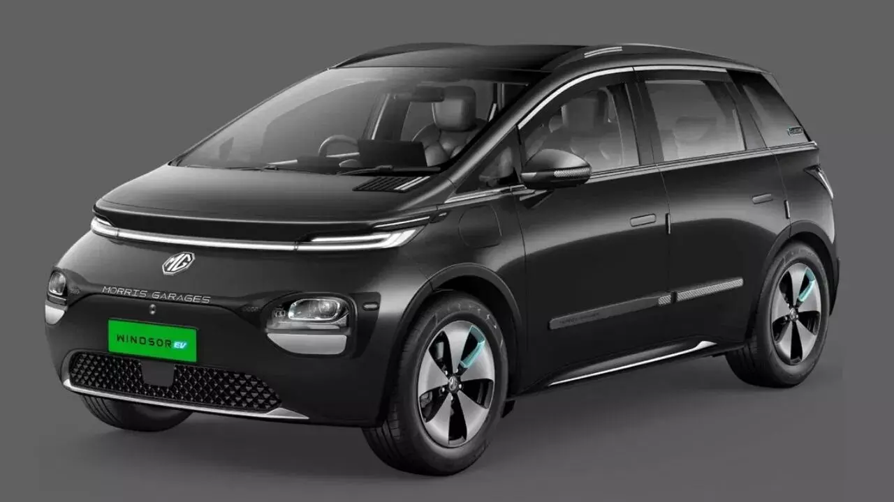 MG Windsor EV : 450 కి.మీ. రేంజ్తో రికార్డులు బ్రేక్ చేసిన ఎంజీ కారు.. దేశంలోనే నెంబర్ 1 MG Windsor EV : 450 కి.మీ. రేంజ్తో రికార్డులు బ్రేక్ చేసిన ఎంజీ కారు.. దేశంలోనే నెంబర్ 1