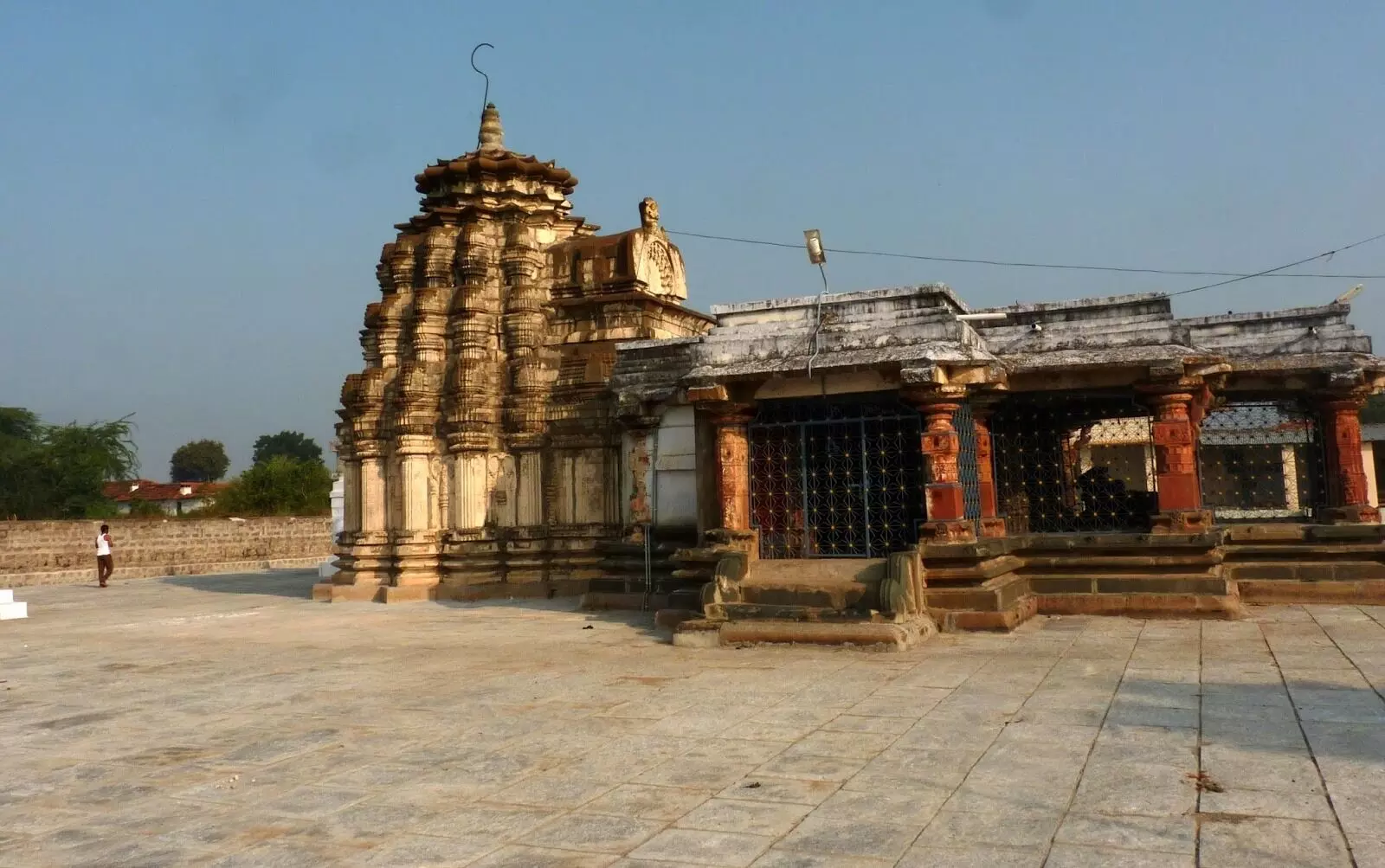 Shiva Temple: ఇంటి పెద్ద చనిపోతే శివాలయ నిద్ర తప్పదా ? Shiva Temple: ఇంటి పెద్ద చనిపోతే శివాలయ నిద్ర తప్పదా ?