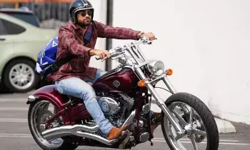 Harley-Davidson : హార్లీ-డేవిడ్సన్ భారత్లో ఎందుకు బిజినెస్ ఆపేసింది? దీని వెనుక ఉన్న నిజాలేంటి? Harley-Davidson : హార్లీ-డేవిడ్సన్ భారత్లో ఎందుకు బిజినెస్ ఆపేసింది? దీని వెనుక ఉన్న నిజాలేంటి?