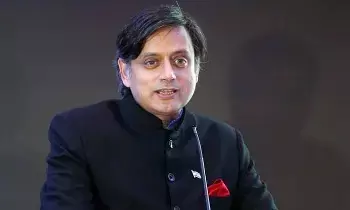 Shashi Tharoor to Trump:  శశి థరూర్: ట్రంప్‌.. టారిఫ్ యుద్ధాన్ని ఆపండి: భారత-అమెరికా సంబంధాలను కాపాడాలని హెచ్చరిక