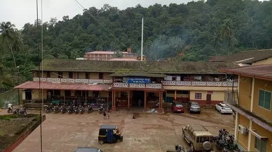 Kamalashila Temple: ముస్లిం శిల్పి కట్టిన హిందూ ఆలయం.. చరిత్రకు, పచ్చదనానికి ప్రతీక కమలశిల ఆలయం Kamalashila Temple: ముస్లిం శిల్పి కట్టిన హిందూ ఆలయం.. చరిత్రకు, పచ్చదనానికి ప్రతీక కమలశిల ఆలయం