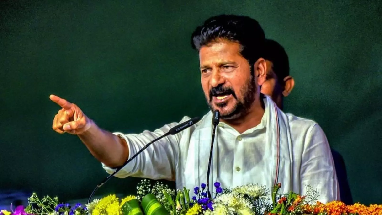 CM Revanth Reddy: అవినీతి ముద్రను తుడిచివేయండి.. అక్రమాలు చేసేవారిని కట్టడి చేయండి: సీఎం రేవంత్