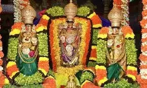 తిరుపతిలో వెంకటేశ్వరస్వామికి అమ్మవారు కుడి పక్కన ఎందుకు ఉంటారు? తిరుపతిలో వెంకటేశ్వరస్వామికి అమ్మవారు కుడి పక్కన ఎందుకు ఉంటారు?