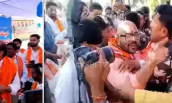 Tensions in Nalgonda: నల్గొండలో ఉద్రిక్తత: మంత్రి కోమటిరెడ్డి పర్యటనలో భాజపా-కాంగ్రెస్ వర్గీయుల ఘర్షణ Tensions in Nalgonda: నల్గొండలో ఉద్రిక్తత: మంత్రి కోమటిరెడ్డి పర్యటనలో భాజపా-కాంగ్రెస్ వర్గీయుల ఘర్షణ