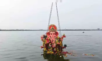Ganesh Immersion: హైదరాబాద్లో వినాయక నిమజ్జనానికి కట్టుదిట్టమైన ఏర్పాట్లు Ganesh Immersion: హైదరాబాద్లో వినాయక నిమజ్జనానికి కట్టుదిట్టమైన ఏర్పాట్లు