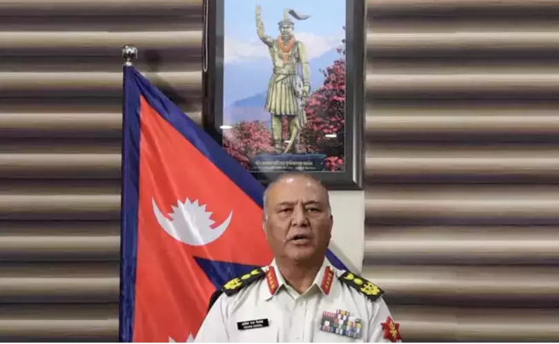 Nepal: నేపాల్ సంక్షోభం నేపథ్యంలో ఆర్మీ చీఫ్ వెనక హిందూ రాజు ఫొటో... ఇది ఏదికి సంకేతం?