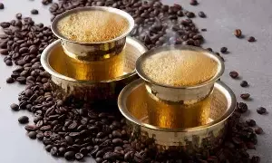 Drinking Tea or Coffee: టీ, కాఫీ తాగితే శరీరానికి వేడి చేస్తుందా? Drinking Tea or Coffee: టీ, కాఫీ తాగితే శరీరానికి వేడి చేస్తుందా?