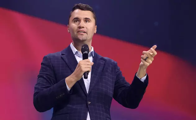 Charlie Kirk : భారతీయులకు వీసాలు ఇవ్వొద్దన్న చార్లీ కిర్క్.. అతను ఎవరు?