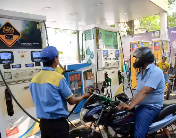 CBIC Chairman: పెట్రోల్, డీజిల్ను జీఎస్టీ పరిధిలోకి తెచ్చే అవకాశం లేదు: సీబీఐసీ ఛైర్మన్ CBIC Chairman: పెట్రోల్, డీజిల్ను జీఎస్టీ పరిధిలోకి తెచ్చే అవకాశం లేదు: సీబీఐసీ ఛైర్మన్