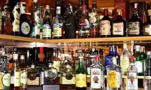 AP Liquor Scam: ఏపీ లిక్కర్ స్కాం: జగన్ సమీప వ్యక్తికి చెందిన కంపెనీలపై సిట్ దాడులు AP Liquor Scam: ఏపీ లిక్కర్ స్కాం: జగన్ సమీప వ్యక్తికి చెందిన కంపెనీలపై సిట్ దాడులు