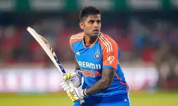 Captain Suryakumar Yadav: శభాష్.. క్రీడా స్ఫూర్తిని చాటుకున్న కెప్టెన్ సూర్య కుమార్ యాదవ్ Captain Suryakumar Yadav: శభాష్.. క్రీడా స్ఫూర్తిని చాటుకున్న కెప్టెన్ సూర్య కుమార్ యాదవ్