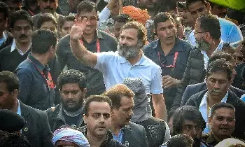 CRPF Issues Notice to Rahul Gandhi: భద్రతా నియమాలు ఉల్లంఘించిన రాహుల్ గాంధీపై సీఆర్పీఎఫ్ నోటీసు CRPF Issues Notice to Rahul Gandhi: భద్రతా నియమాలు ఉల్లంఘించిన రాహుల్ గాంధీపై సీఆర్పీఎఫ్ నోటీసు