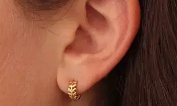 Gold Earrings: బంగారు చెవిపోగులు: కేవలం అందానికే కాదు ఆరోగ్యానికి కూడా..! Gold Earrings: బంగారు చెవిపోగులు: కేవలం అందానికే కాదు ఆరోగ్యానికి కూడా..!