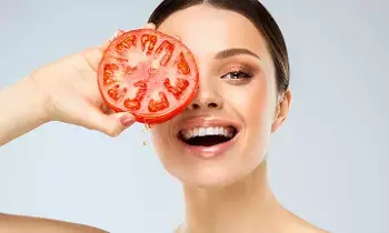 Tomato Face Pack: టమాటా ఫేస్ ప్యాక్ ఎలా చేసుకోవాలి ? Tomato Face Pack: టమాటా ఫేస్ ప్యాక్ ఎలా చేసుకోవాలి ?